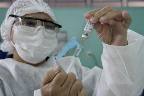 Vacina contra influenza continua disponível para professores, crianças, gestantes e adultos de 55 a 59 anos Vacina contra influenza continua disponível para professores, crianças, gestantes e adultos de 55 a 59 anos