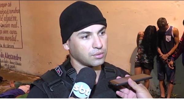 Capitão da PM, em Parintins, dá banho em live do apresentador oficial do Caprichoso Capitão da PM, em Parintins, dá banho em live do apresentador oficial do Caprichoso
