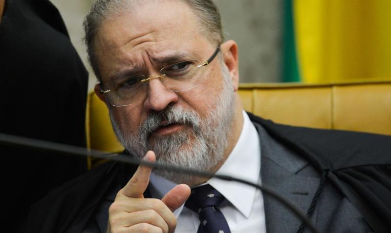 Aras e subprocuradores brigam em reunião do Conselho Superior do MP Aras e subprocuradores brigam em reunião do Conselho Superior do MP