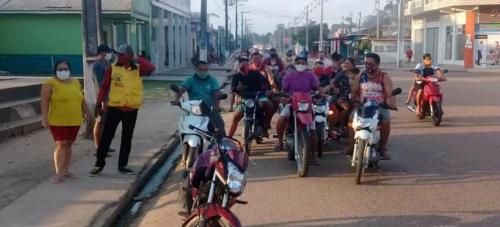 Com apagões em plena pandemia, população de Carauari protesta em frente a Amazonas Energia Com apagões em plena pandemia, população de Carauari protesta em frente a Amazonas Energia