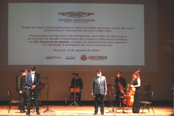 Profissionais da saúde recebem homenagem no palco do Teatro Amazonas Profissionais da saúde recebem homenagem no palco do Teatro Amazonas
