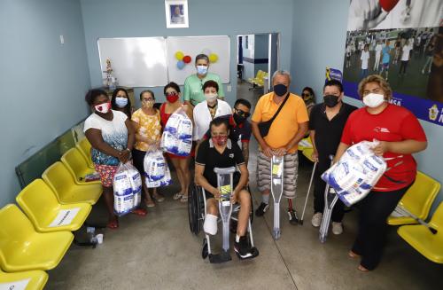 Prefeitura de Manaus inicia entrega de muletas e bengalas do programa ‘Abraço Solidário’ Prefeitura de Manaus inicia entrega de muletas e bengalas do programa ‘Abraço Solidário’