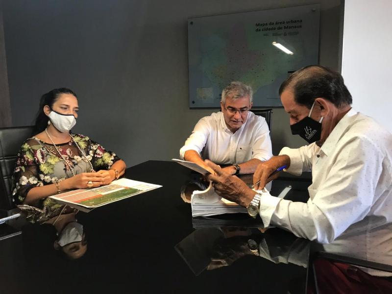 Seinfra assina convênio de R$ 5 milhões com Prefeitura de Tabatinga para investimento em obras Seinfra assina convênio de R$ 5 milhões com Prefeitura de Tabatinga para investimento em obras