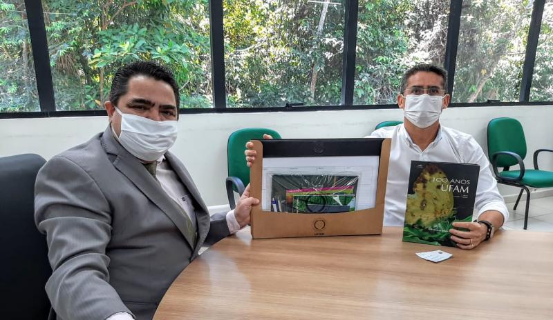 David Almeida propõe criação de parque no entorno da floresta da Ufam David Almeida propõe criação de parque no entorno da floresta da Ufam