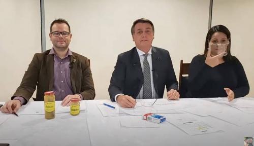 Bolsonaro libera geral posse de arma de fogo no país Bolsonaro libera geral posse de arma de fogo no país