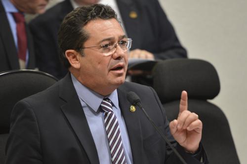 Ministro do TCU vira réu na Lava Jato por suspeita de corrupção e lavagem de dinheiro Ministro do TCU vira réu na Lava Jato por suspeita de corrupção e lavagem de dinheiro