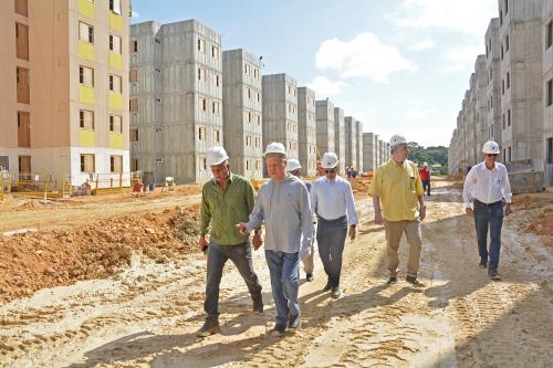 Isenções de taxas habitacionais já alcançaram mais de 60 mil pessoas de baixa renda, em Manaus Isenções de taxas habitacionais já alcançaram mais de 60 mil pessoas de baixa renda, em Manaus