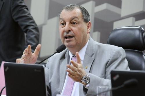 Omar diz que 'fadiga' de Amazonino não o deixará governar Manaus Omar diz que 'fadiga' de Amazonino não o deixará governar Manaus