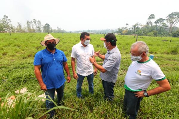 Wilson reforça implantação do 'Amazonas Mais Verde' e entrega implementos agrícolas para produtores rurais Wilson reforça implantação do 'Amazonas Mais Verde' e entrega implementos agrícolas para produtores rurais
