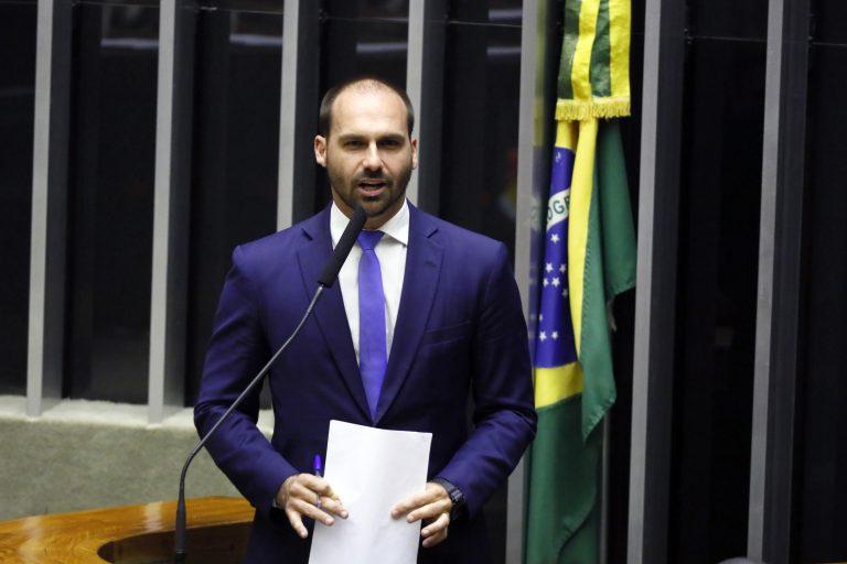 “Meus ovos na goela de quem inventou isso”, diz Carlos Bolsonaro sobre atos antidemocráticos “Meus ovos na goela de quem inventou isso”, diz Carlos Bolsonaro sobre atos antidemocráticos