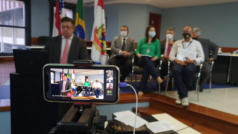 TCE-AM aprova contas de Arthur Neto, mas recomenda realização de concurso público TCE-AM aprova contas de Arthur Neto, mas recomenda realização de concurso público