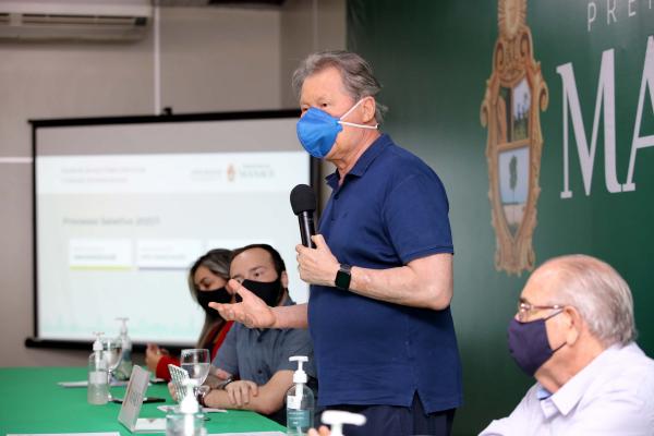 Prefeito de Manaus lança editais com mais de 82 mil bolsas de graduação, pós-graduação e idiomas Prefeito de Manaus lança editais com mais de 82 mil bolsas de graduação, pós-graduação e idiomas