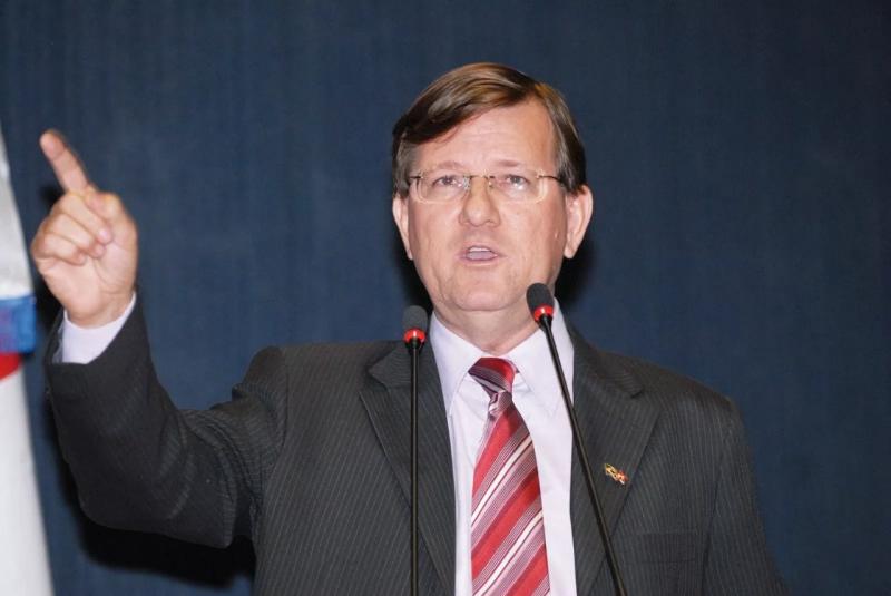 Zé Ricardo tem que tirar 'então morra' de propaganda eleitoral, diz Justiça Zé Ricardo tem que tirar 'então morra' de propaganda eleitoral, diz Justiça