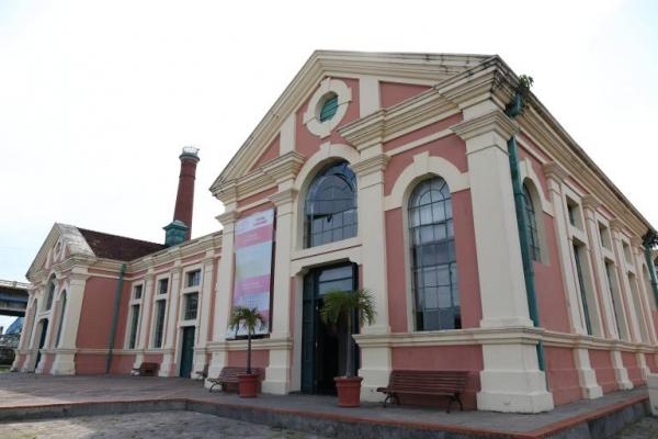 Exposição ‘UrbeManaus’ leva obras de artistas ao Centro Cultural Usina Chaminé Exposição ‘UrbeManaus’ leva obras de artistas ao Centro Cultural Usina Chaminé