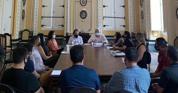 Prefeitura de Manaus anuncia criação de comissão especial para dar assistência a artistas de covid Prefeitura de Manaus anuncia criação de comissão especial para dar assistência a artistas de covid