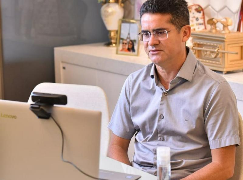 Prefeito de Manaus diz que se fosse governador do AM também proibia entrada de barcos do Pará Prefeito de Manaus diz que se fosse governador do AM também proibia entrada de barcos do Pará