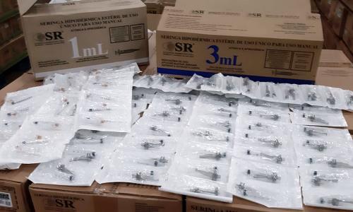 Ministério da Saúde ignorou recomendação de trazer seringas por avião e trouxe por navio Ministério da Saúde ignorou recomendação de trazer seringas por avião e trouxe por navio