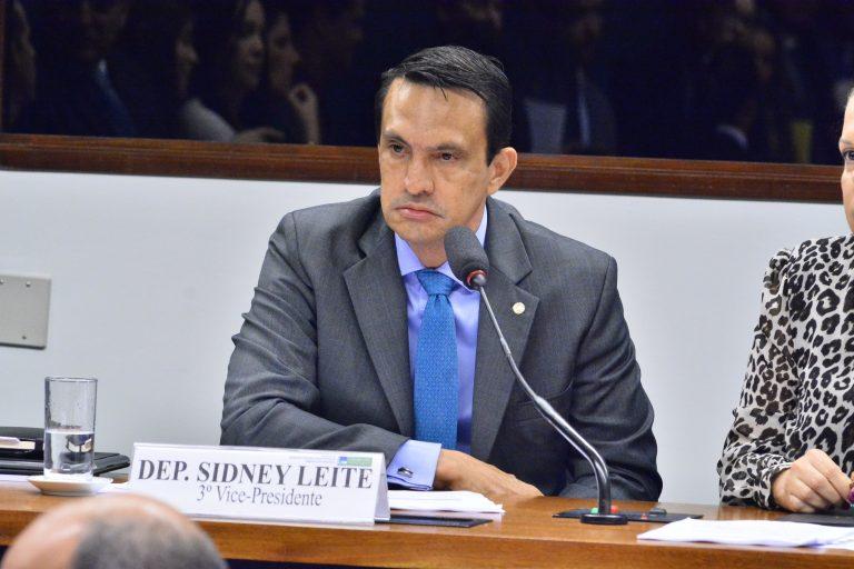 Em carta, Sidney Leite pede a Bolsonaro e Guedes prorrogação do auxilio emergencial para o Amazonas Em carta, Sidney Leite pede a Bolsonaro e Guedes prorrogação do auxilio emergencial para o Amazonas