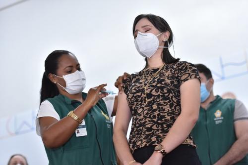 Prefeitura de Manaus vacina profissionais de nove unidades de saúde neste sábado (23) Prefeitura de Manaus vacina profissionais de nove unidades de saúde neste sábado (23)