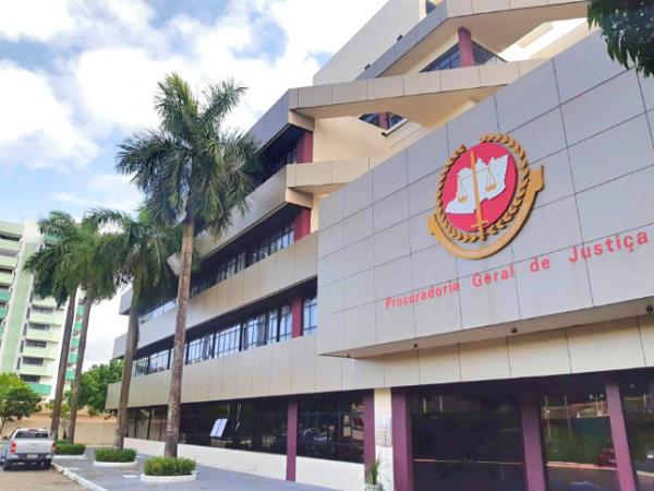 MP pede prisão do prefeito de Manaus e secretária de saúde; desembargador empurra pedido ao TRF1 MP pede prisão do prefeito de Manaus e secretária de saúde; desembargador empurra pedido ao TRF1