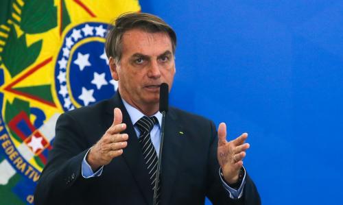 Bolsonaro diz que auxílio emergencial pode voltar em março Bolsonaro diz que auxílio emergencial pode voltar em março