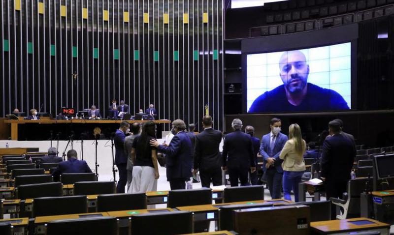 Com 364 votos, Câmara decide manter prisão de Daniel Silveira por ataques ao STF Com 364 votos, Câmara decide manter prisão de Daniel Silveira por ataques ao STF