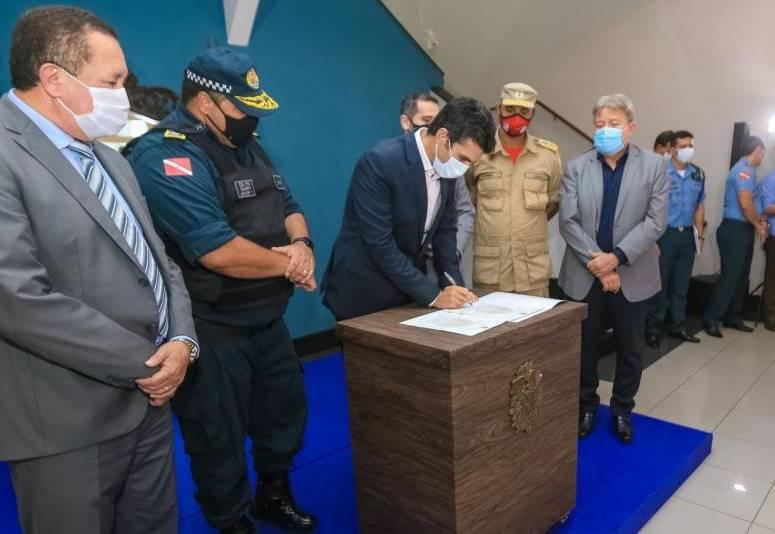 Governador do PA assina aumento salarial para soldados, cabos, sargentos e sub-tenentes Governador do PA assina aumento salarial para soldados, cabos, sargentos e sub-tenentes