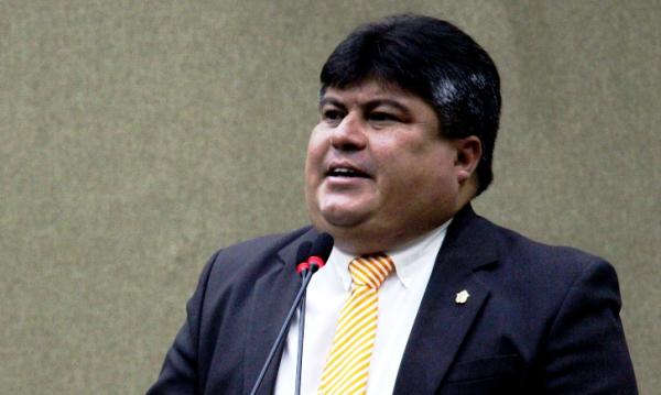 Presidente da Câmara de Manaus foi o que mais gastou verba do 'cotão', durante recesso Presidente da Câmara de Manaus foi o que mais gastou verba do 'cotão', durante recesso