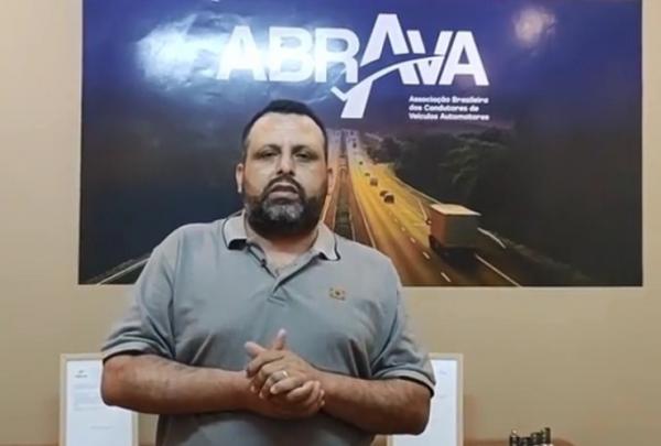 Caminhoneiros pedem que Bolsonaro retire mais incentivos da ZFM para zerar combustível Caminhoneiros pedem que Bolsonaro retire mais incentivos da ZFM para zerar combustível