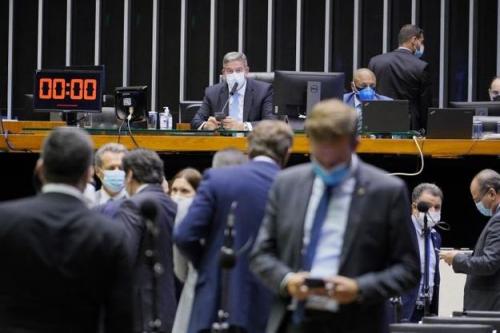 Câmara aprova projeto que autoriza estados, municípios e setor privado a comprar vacinas Câmara aprova projeto que autoriza estados, municípios e setor privado a comprar vacinas