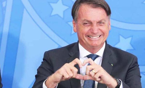 Bolsonaro suspende Lei Rouanet para artistas de cidades que proíbem circulação de pessoas Bolsonaro suspende Lei Rouanet para artistas de cidades que proíbem circulação de pessoas