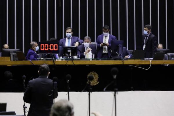 Câmara aprova em 2º turno PEC que possibilita retomada do auxílio emergencial Câmara aprova em 2º turno PEC que possibilita retomada do auxílio emergencial