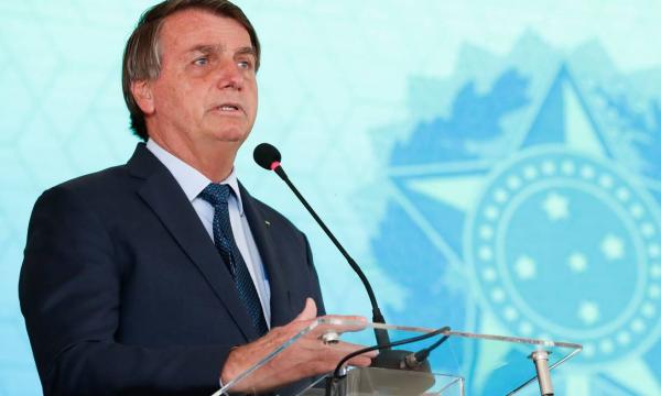 Bolsonaro confirma troca de seis ministros e anuncia novos titulares Bolsonaro confirma troca de seis ministros e anuncia novos titulares
