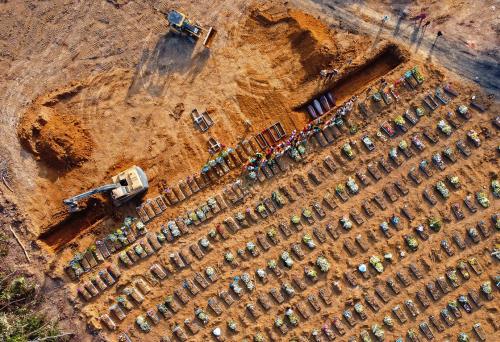 Em novo recorde, Brasil registra 3.780 mortes por covid em 24h Em novo recorde, Brasil registra 3.780 mortes por covid em 24h