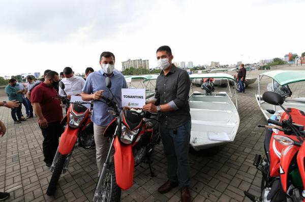 Governador do AM entrega motocicletas e embarcações para reforçar ações de combate à malária no interior Governador do AM entrega motocicletas e embarcações para reforçar ações de combate à malária no interior