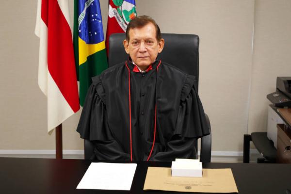 Desembargador Wellington Araújo tomou posse como presidente do TRE-AM Desembargador Wellington Araújo tomou posse como presidente do TRE-AM