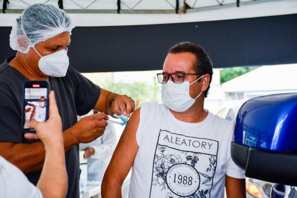 Manaus vacina de 55 a 59 anos, com qualquer comorbidade, a partir de segunda (12) Manaus vacina de 55 a 59 anos, com qualquer comorbidade, a partir de segunda (12)