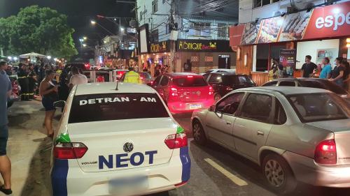 Detran-AM flagra 23 motoristas alcoolizados em aglomeração na Praça do Caranguejo, em Manaus Detran-AM flagra 23 motoristas alcoolizados em aglomeração na Praça do Caranguejo, em Manaus