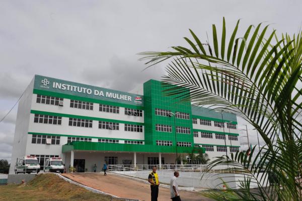 Três morrem em Manaus após casal de médicos usar nebulização de cloroquina, diz Folha Três morrem em Manaus após casal de médicos usar nebulização de cloroquina, diz Folha