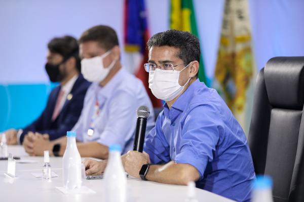 Prefeito de Manaus quer vacinar professores, garis, motoboys, motoristas e cobradores de ônibus Prefeito de Manaus quer vacinar professores, garis, motoboys, motoristas e cobradores de ônibus
