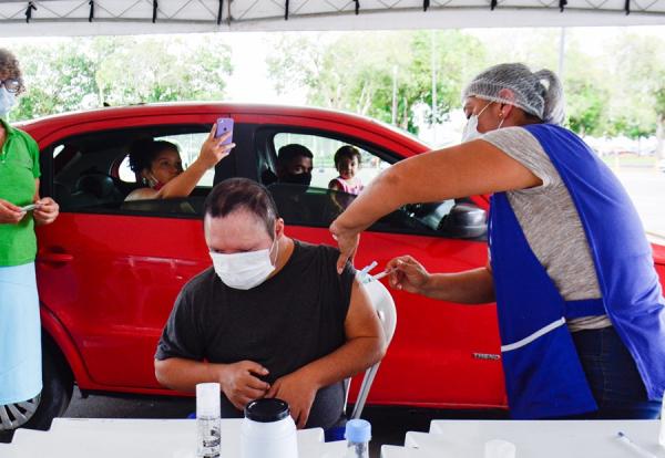 Manaus abre cadastro para vacinação de PcD e trabalhadores da educação Manaus abre cadastro para vacinação de PcD e trabalhadores da educação