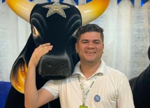 Marcio Azêdo poderá disputar a presidência do Caprichoso Marcio Azêdo poderá disputar a presidência do Caprichoso