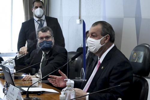 Ernesto Araújo diz que nunca fez declaração anti-china e Omar interrompe: ‘fez várias’ Ernesto Araújo diz que nunca fez declaração anti-china e Omar interrompe: ‘fez várias’