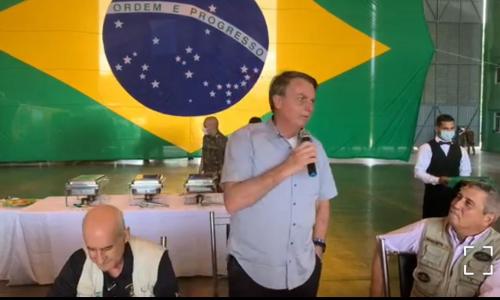Em São Gabriel, Bolsonaro volta a ameaçar uso de Forças Armadas contra restrições da Covid Em São Gabriel, Bolsonaro volta a ameaçar uso de Forças Armadas contra restrições da Covid