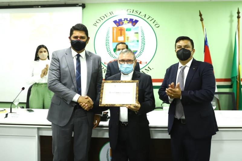 Bispo Dom Giuliano Frigeni recebe Título de Cidadão Parintinense Bispo Dom Giuliano Frigeni recebe Título de Cidadão Parintinense