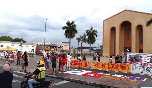Em Parintins, manifestantes protestam contra Bolsonaro e pedem ‘Impeachment Já’ Em Parintins, manifestantes protestam contra Bolsonaro e pedem ‘Impeachment Já’