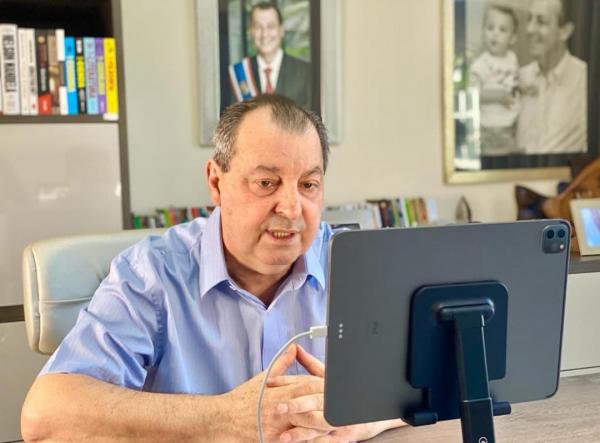 'Ministério paralelo' de Bolsonaro ditava quem ia morrer e quem ia viver, diz Aziz 'Ministério paralelo' de Bolsonaro ditava quem ia morrer e quem ia viver, diz Aziz