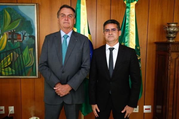 Bolsonaro garante à David recursos para combater efeitos da cheia e pandemia em Manaus Bolsonaro garante à David recursos para combater efeitos da cheia e pandemia em Manaus