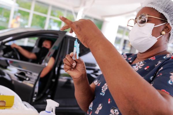 Manaus vacina pessoas de 38 e 39 anos contra a Covid, a partir desta quinta (17) Manaus vacina pessoas de 38 e 39 anos contra a Covid, a partir desta quinta (17)