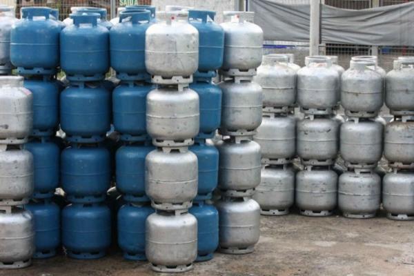 Gás de cozinha, diesel e gasolina aumentam, de novo, a partir desta terça (6) Gás de cozinha, diesel e gasolina aumentam, de novo, a partir desta terça (6)